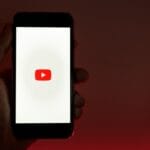 YouTube começa a testar resumos com IA nos resultados de busca